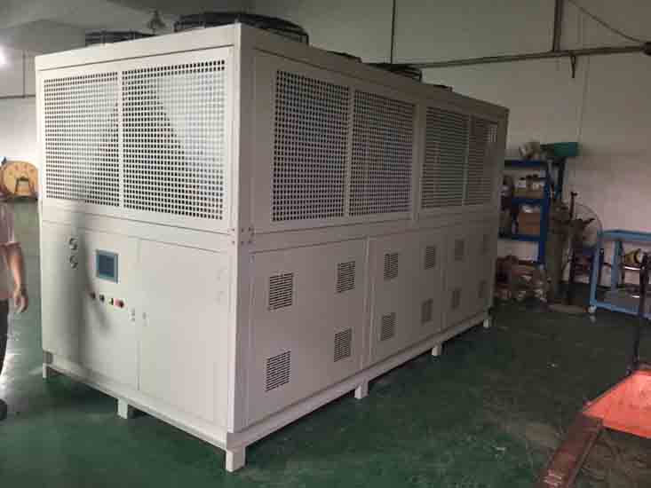 某新能源汽車(chē)廠家-風(fēng)冷螺桿式冷水機(jī)